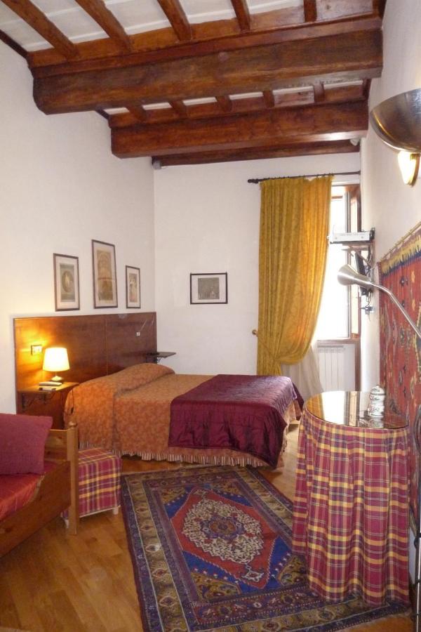 Residenza Mucha Roma Quarto foto